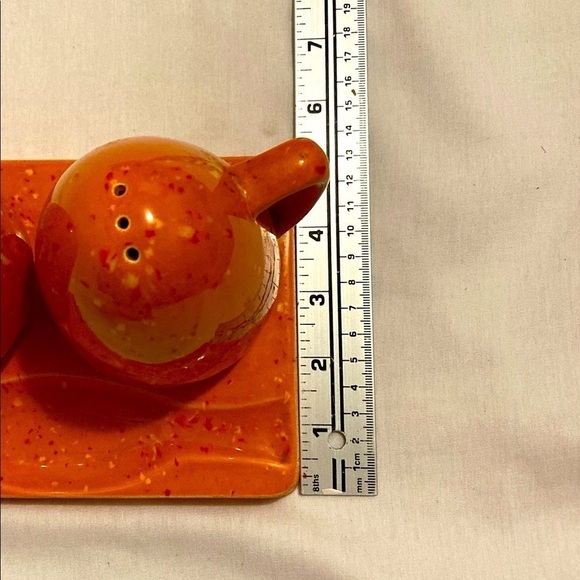 Orange speckled salt and pepper shakers with the tray vintage kitschy 70s BoHo - Picture 3 of 7